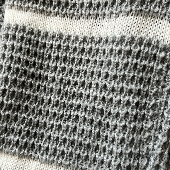 LIKE NEW gray and white striped open sweater. Size Medium - Picture 3 of 3